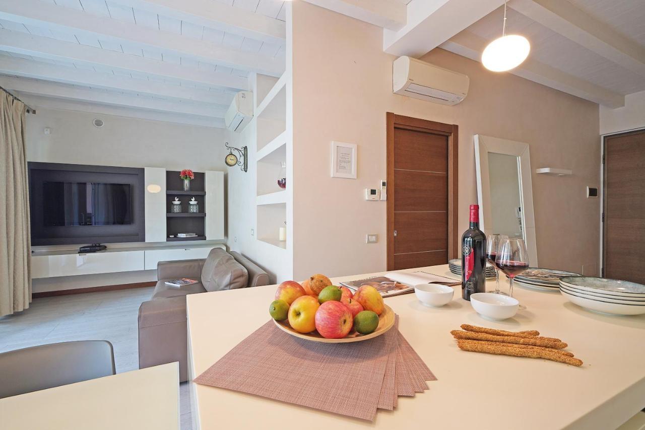 Giulia Luxury Apartment Сирмионе Екстериор снимка