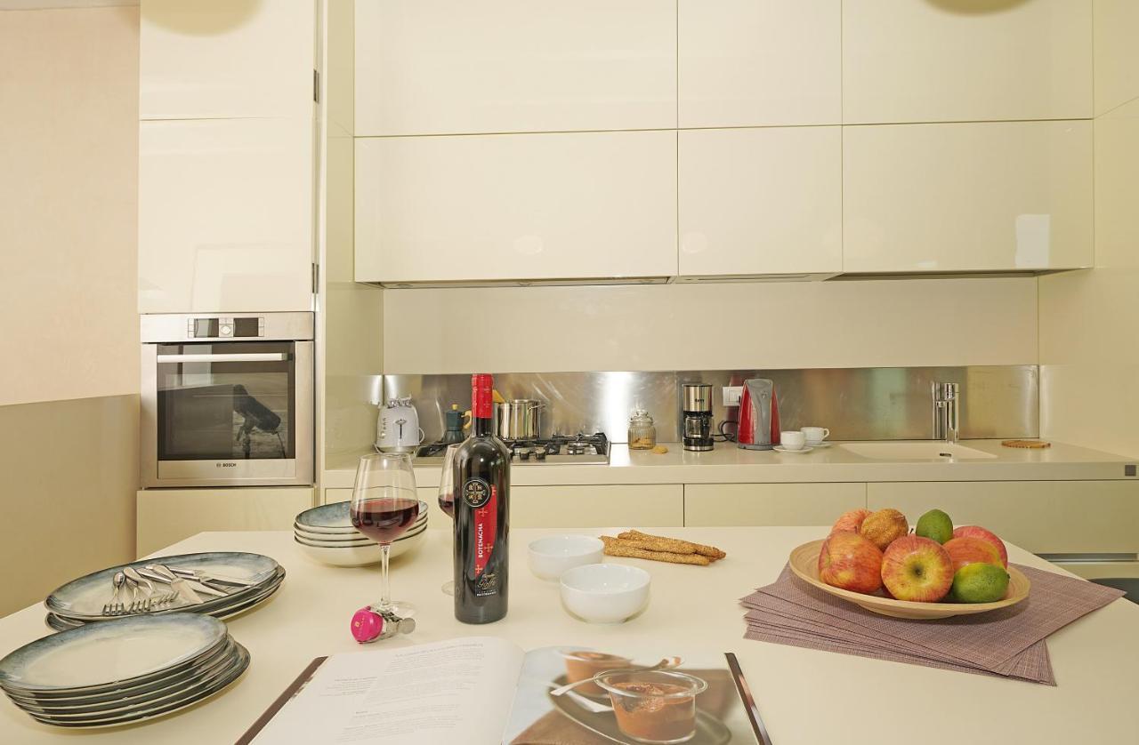 Giulia Luxury Apartment Сирмионе Екстериор снимка