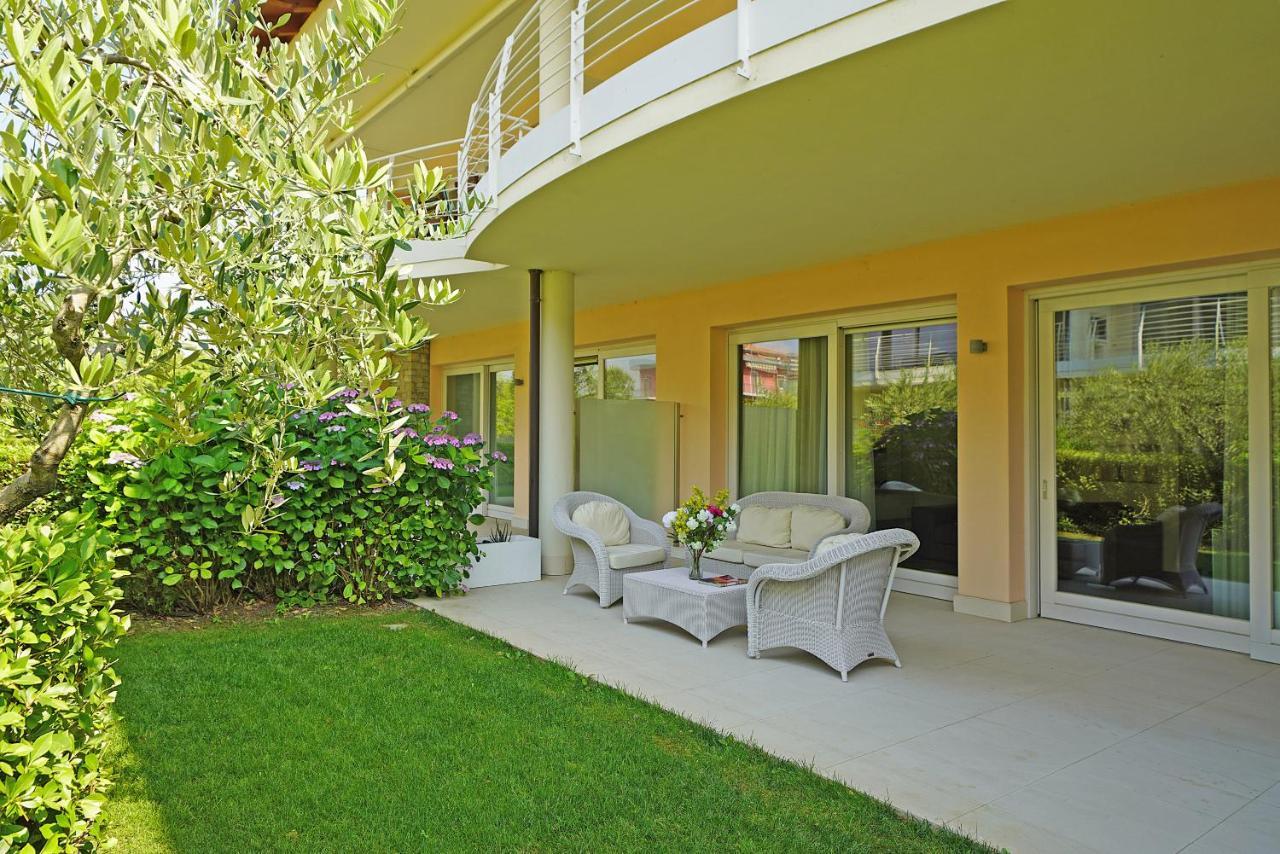 Giulia Luxury Apartment Сирмионе Екстериор снимка